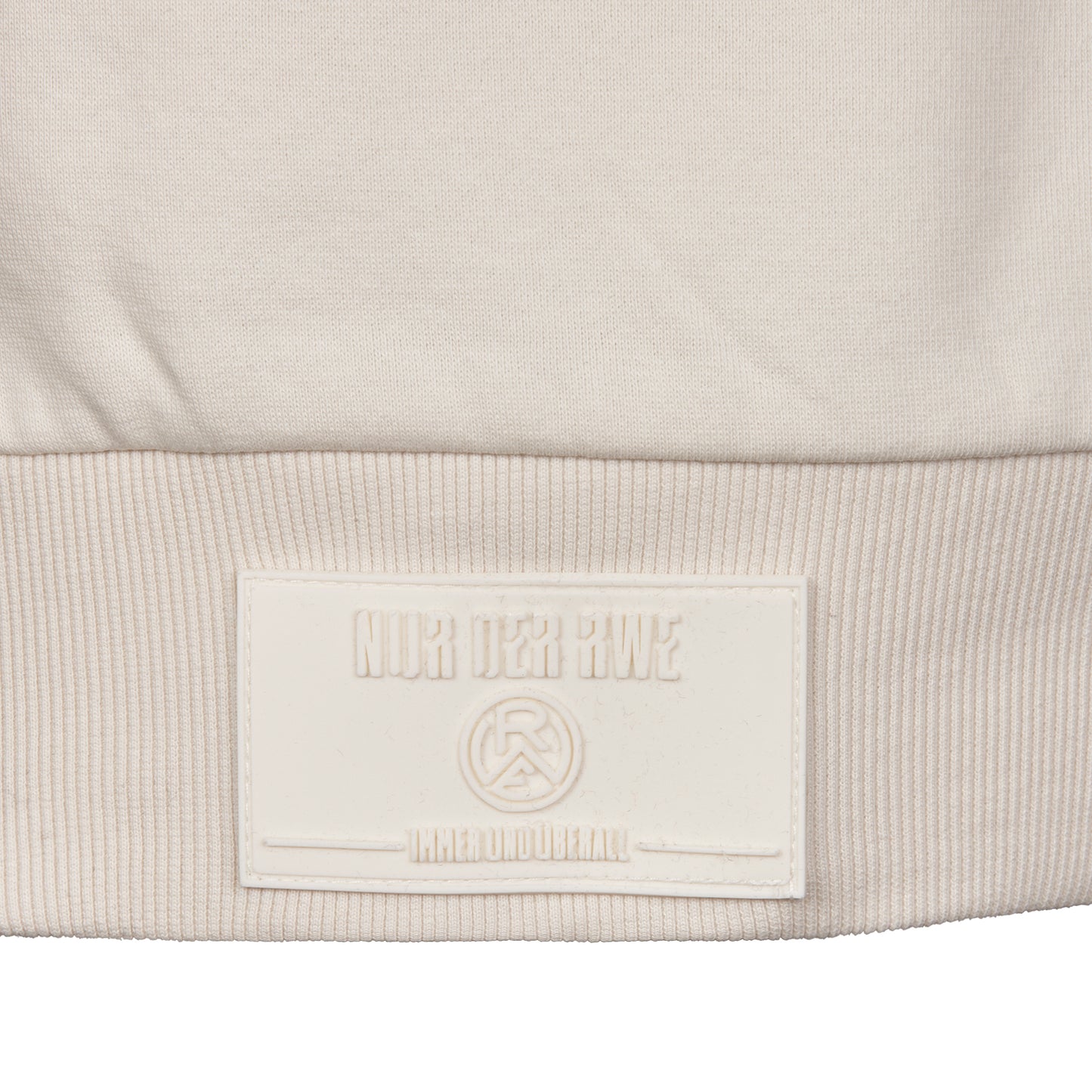 Nahaufnahme Ton-in-Ton Gummi Patch; rechteckig, mit "NUR DER RWE", Logo und "Immer und Überall" Prägung