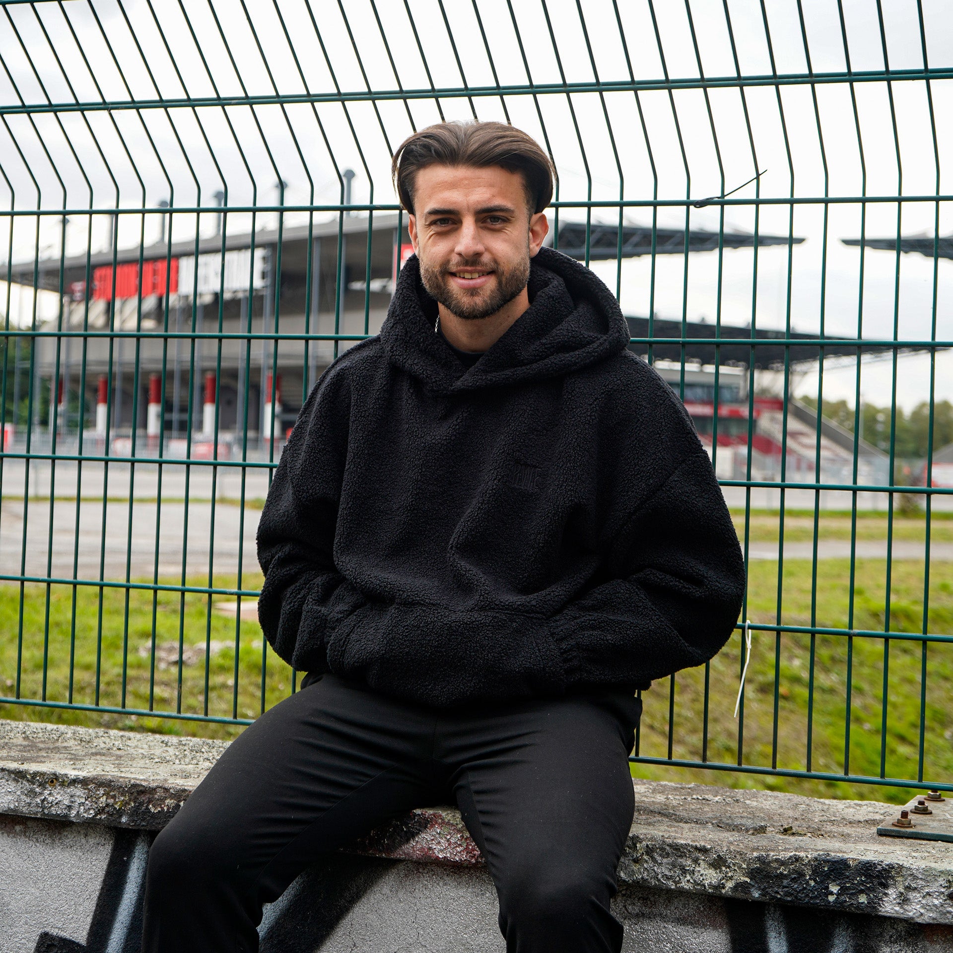 Rot-Weiss Essen HAFENSTREETWEAR Unisex Hoodie Oversize "Teddy" schwarz