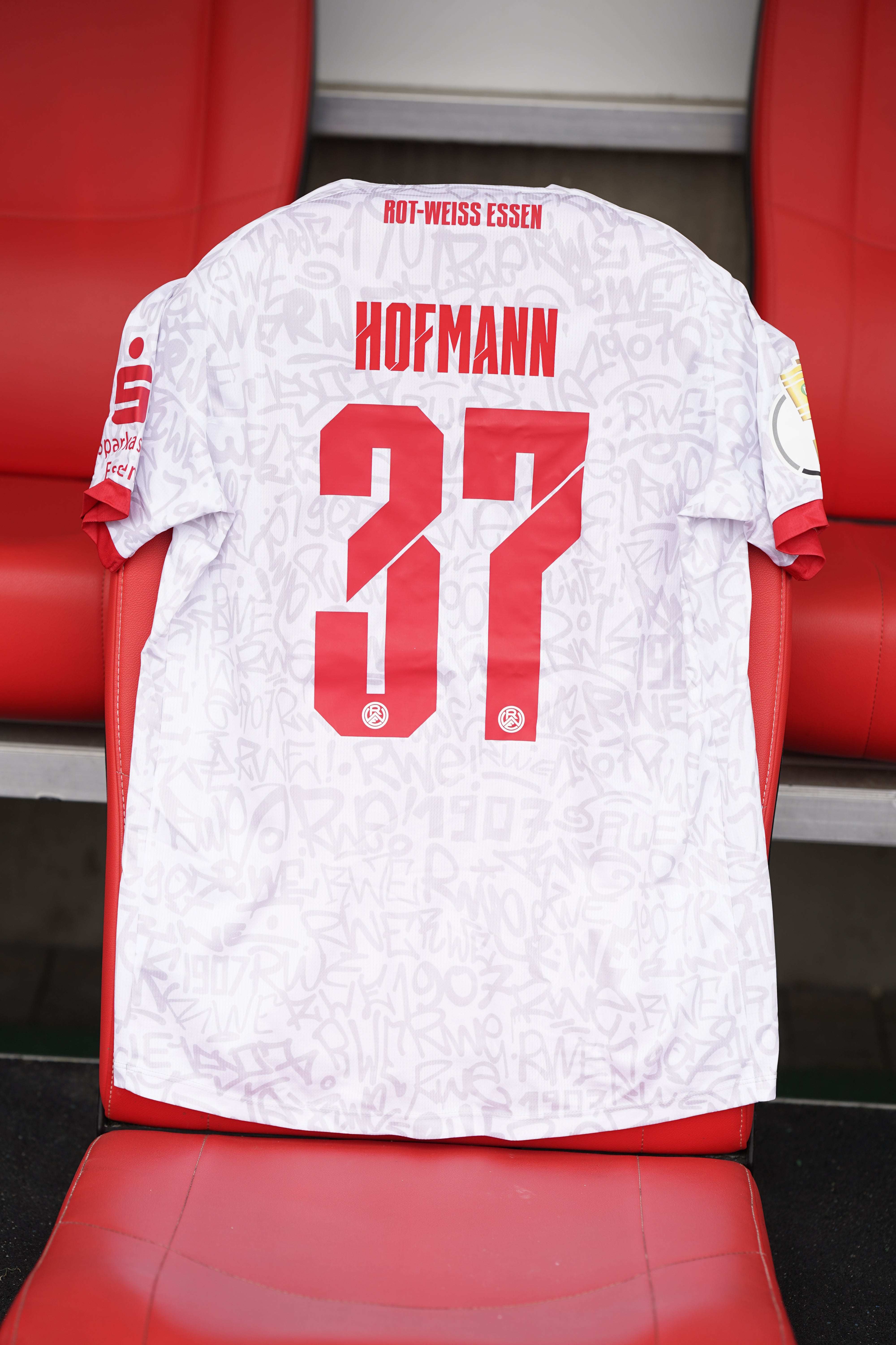 DFB-Pokal-Trikot | vs. BVB 25/26 | #37 Hofmann - signiert