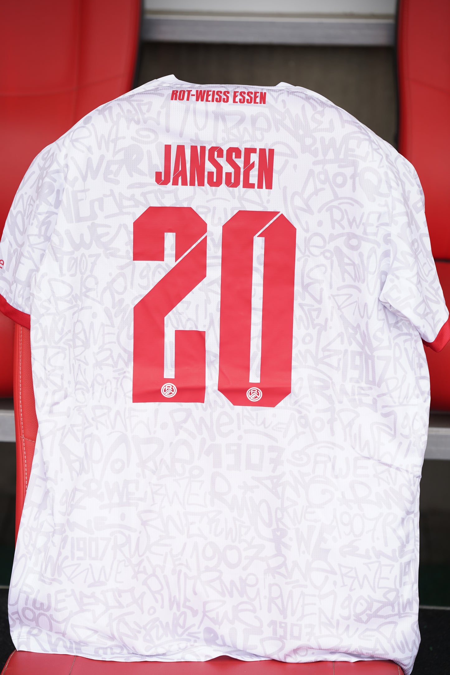 DFB-Pokal-Trikot | vs. BVB 25/26 | #20 Janssen - signiert