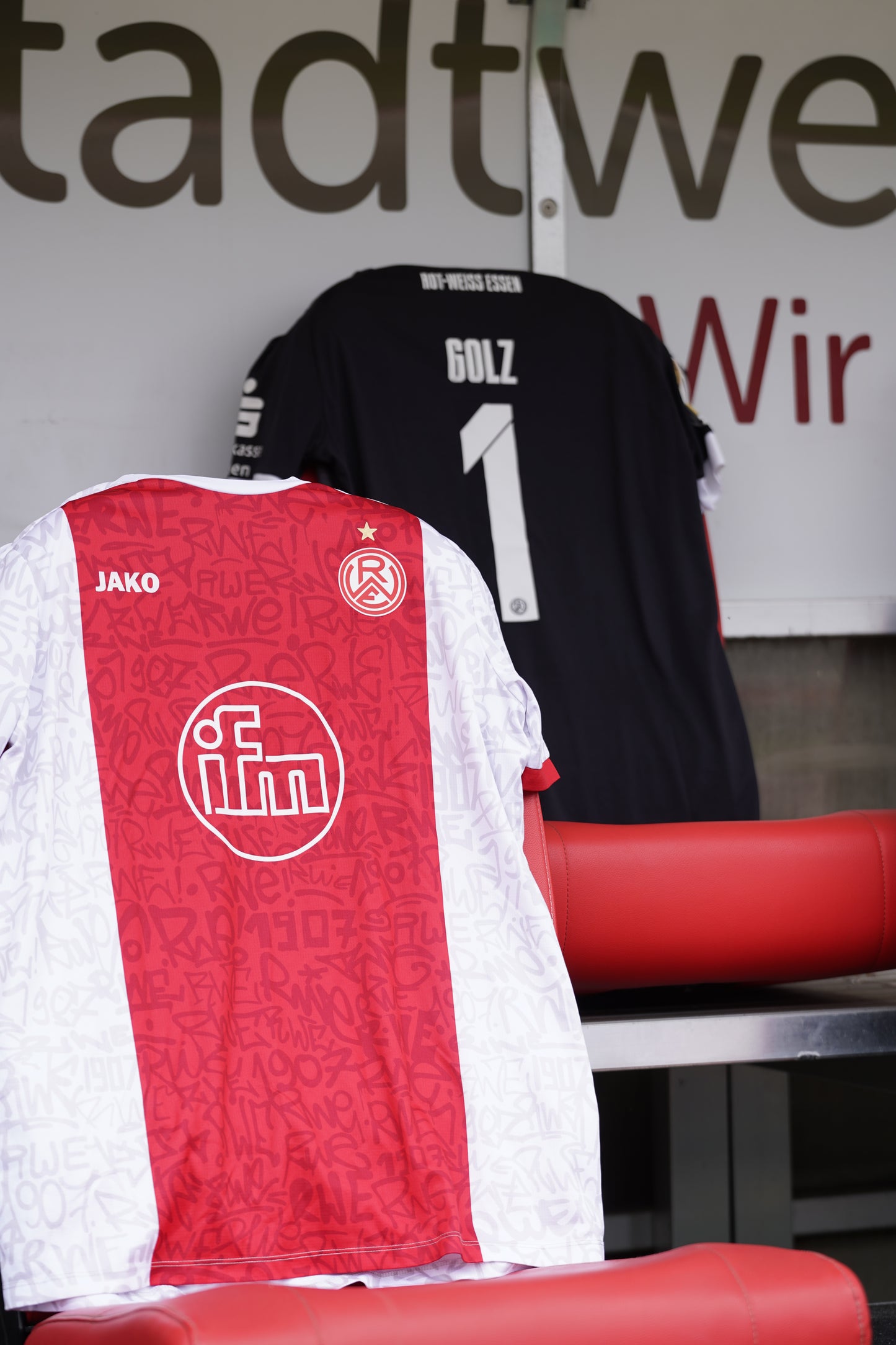 DFB-Pokal-Trikot | vs. BVB 25/26 | #2 Kostka - signiert