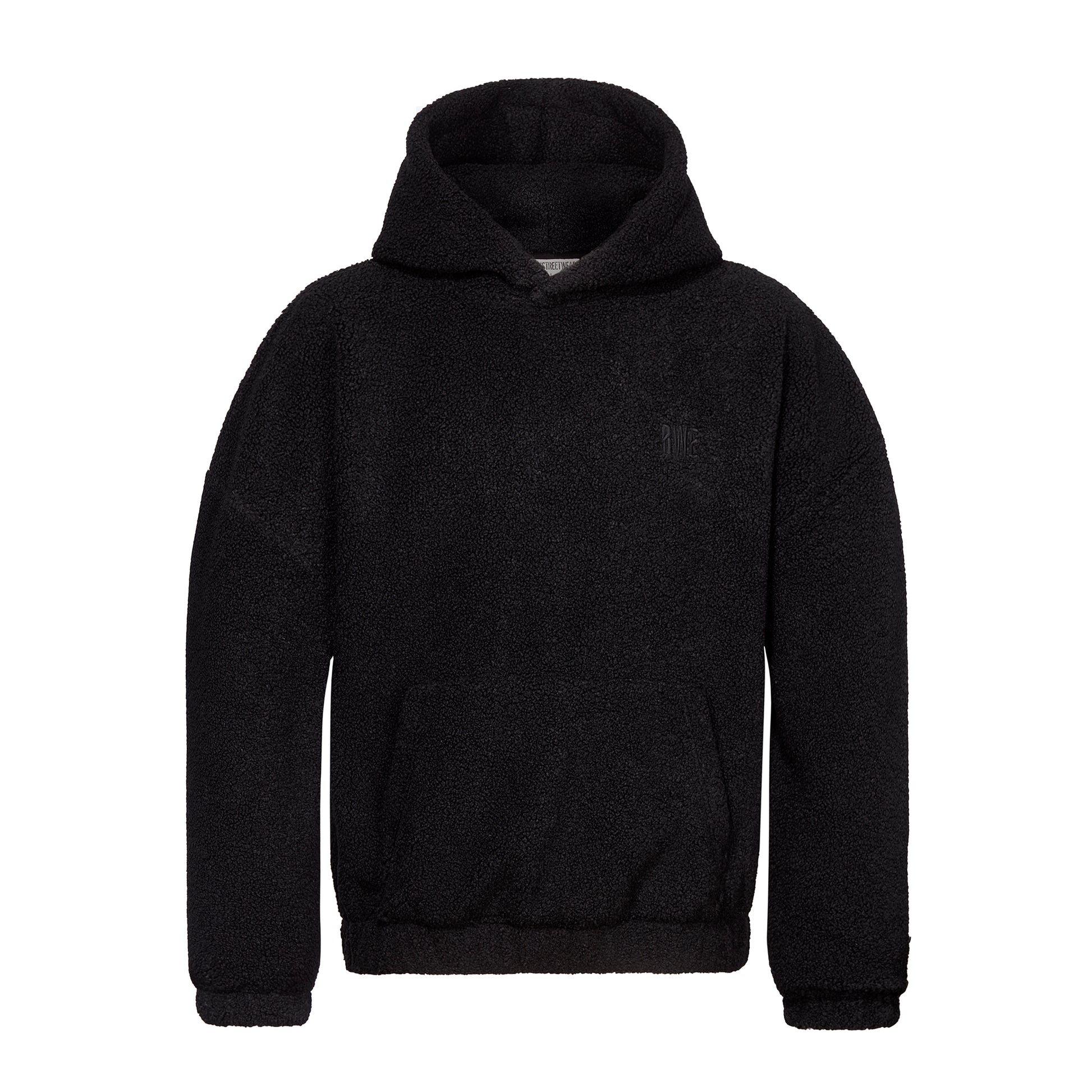 Vorderansicht: Schwarzer Teddy-Hoodie mit großer Kapuze, Kangaroo-Pocket, Stickerei auf linker Brust und Gummizügen an den Ärmelsäumen