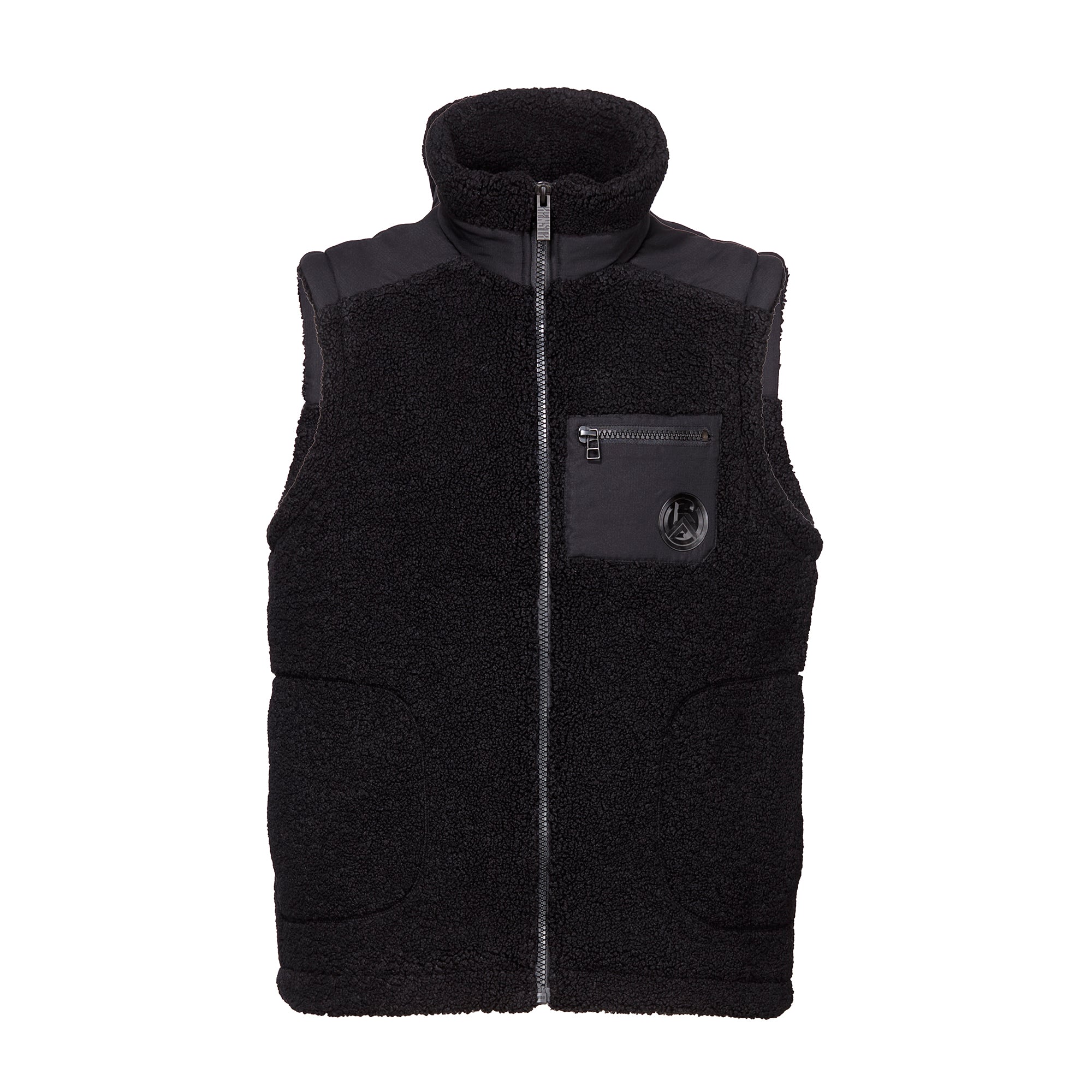 Vorderansicht: Schwarze Teddy-Weste mit hohem Stehkragen mit glattem Kontraststoff-Detail, Brusttasche links mit Reißverschluss und RWE Logo-Patch (Silikon) in schwarz, große Seitentaschen, Kontraststoff-Detail auf Schultern/Passe