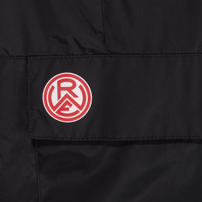 Nahaufnahme Rot-Weiss Essen Logo-Druck auf Taschenklappe